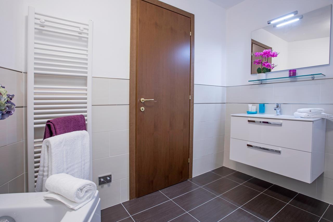 Ossuccio Grande C Home With Pool Sleeps 12 By Italian Apartments Como Exterior photo