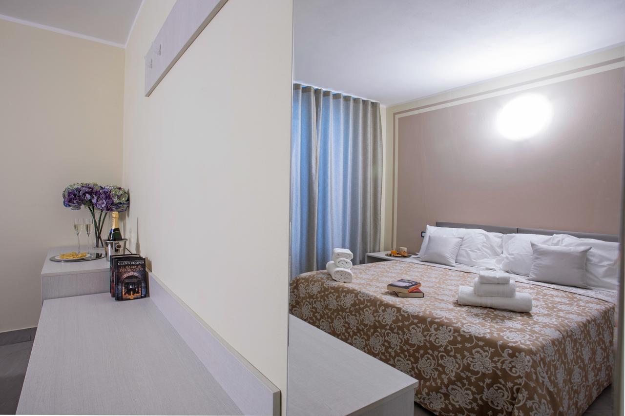 Ossuccio Grande C Home With Pool Sleeps 12 By Italian Apartments Como Exterior photo
